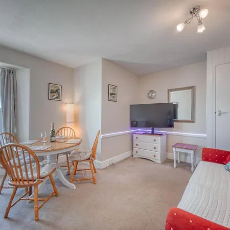 Apartment 5 - 1 Bedroom Sea Front-Sea Views-Free Parking-2